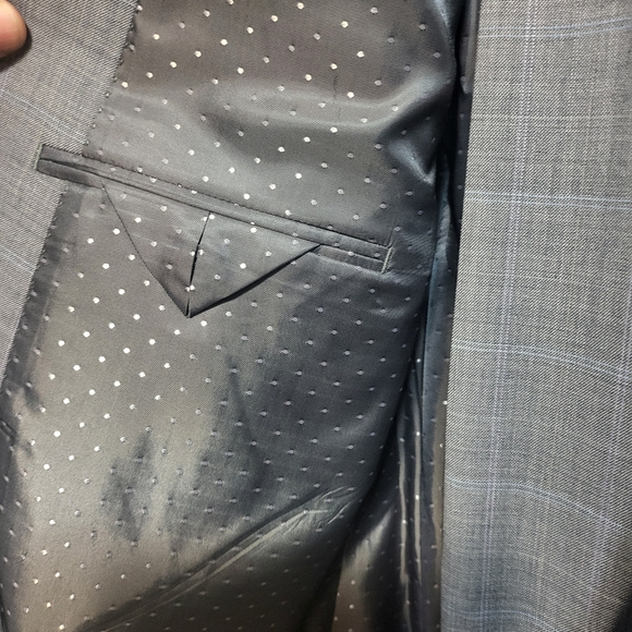 Suit - Picture 3 of 5